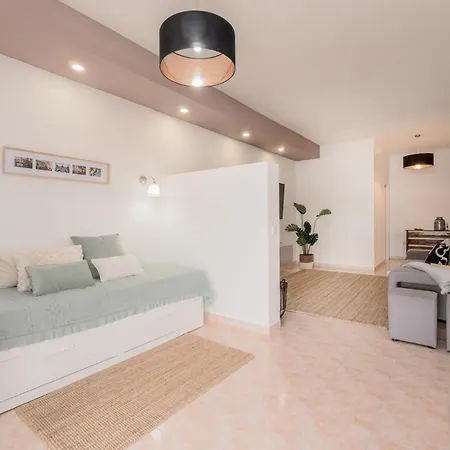 Apartment By Ocvillas