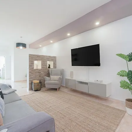 By Ocvillas * Αλμπουφέιρα